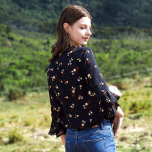 Load image into Gallery viewer, Spring 2009 New Woman's Loudspeaker Sleeve Printed Bottom Shirt Temperament Famous Yuanyuan Chiffon Shirt 51070