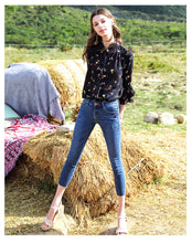 Load image into Gallery viewer, Spring 2009 New Woman's Loudspeaker Sleeve Printed Bottom Shirt Temperament Famous Yuanyuan Chiffon Shirt 51070