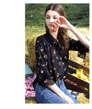 Load image into Gallery viewer, Spring 2009 New Woman's Loudspeaker Sleeve Printed Bottom Shirt Temperament Famous Yuanyuan Chiffon Shirt 51070