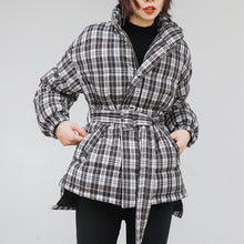 Load image into Gallery viewer, 2008 Autumn and Winter New Korean Edition Thickened Short Jacket Female Chequered 90 White Duck Down Winter Female 3017