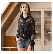 Load image into Gallery viewer, 2019 Spring new boutique women's temperament vertical collar pullover lady hundred catch snow spinning shirt 51019