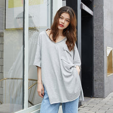 Load image into Gallery viewer, 2019 New White Short Sleeve T-Shirt Hong Kong Wind V-Neck Design Short Back Long Solid Color Pocket T-Shirt 66013