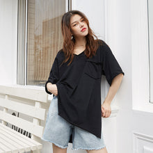 Load image into Gallery viewer, 2019 New White Short Sleeve T-Shirt Hong Kong Wind V-Neck Design Short Back Long Solid Color Pocket T-Shirt 66013