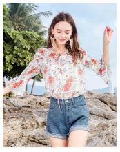 Load image into Gallery viewer, 2019 Early autumn new fashion women's temperament v-collar horn sleeve printed shirt sweet small fresh snow spinning shirt 59015