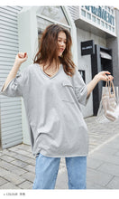Load image into Gallery viewer, 2019 New White Short Sleeve T-Shirt Hong Kong Wind V-Neck Design Short Back Long Solid Color Pocket T-Shirt 66013