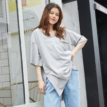 Load image into Gallery viewer, 2019 New White Short Sleeve T-Shirt Hong Kong Wind V-Neck Design Short Back Long Solid Color Pocket T-Shirt 66013