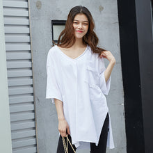 Load image into Gallery viewer, 2019 New White Short Sleeve T-Shirt Hong Kong Wind V-Neck Design Short Back Long Solid Color Pocket T-Shirt 66013