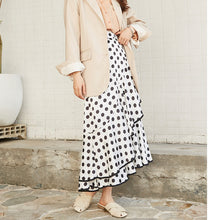Load image into Gallery viewer, New women's irregular skirt in spring 2019 Korean version of Joker slim wave printing medium and long skirt