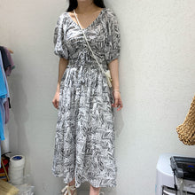 Load image into Gallery viewer, New Summer 2009 Women's Retro Chiffon Skirt with Broken Flowers French Minority Dresses Women's Knee Skirt 3368