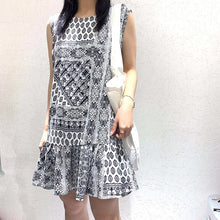 Load image into Gallery viewer, 2019 new Korean dress round neck retro personality printing loose sleeveless ruffled doll skirt 3518