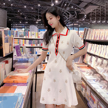 Load image into Gallery viewer, Summer 2019 new women's doll collar bee embroidered knit dress a generation of 8047