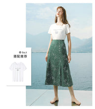 Load image into Gallery viewer, Summer 2019 new high-quality women's shuttle weaving stitching wave point 100-tie A-shaped skirt temperament famous half-length skirt 25063