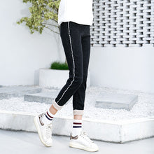 Load image into Gallery viewer, "48 yuan will not be refunded or exchanged for clearance at the end of the season" 9-minute pants with raw edge stitching side striped jeans female 786