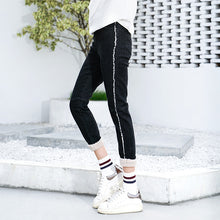 Load image into Gallery viewer, "48 yuan will not be refunded or exchanged for clearance at the end of the season" 9-minute pants with raw edge stitching side striped jeans female 786