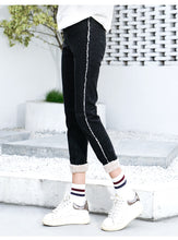Load image into Gallery viewer, "48 yuan will not be refunded or exchanged for clearance at the end of the season" 9-minute pants with raw edge stitching side striped jeans female 786