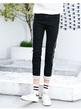 Load image into Gallery viewer, "48 yuan will not be refunded or exchanged for clearance at the end of the season" 9-minute pants with raw edge stitching side striped jeans female 786