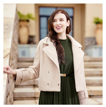 Load image into Gallery viewer, 2018 Winter New Women's Wear Aerbaqia Short Hair coat 97077