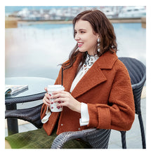 Load image into Gallery viewer, 2018 Winter New Women's Wear Aerbaqia Short Hair coat 97077