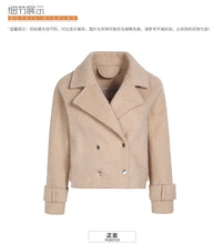 Load image into Gallery viewer, 2018 Winter New Women's Wear Aerbaqia Short Hair coat 97077