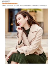 Load image into Gallery viewer, 2018 Winter New Women's Wear Aerbaqia Short Hair coat 97077