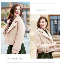 Load image into Gallery viewer, 2018 Winter New Women's Wear Aerbaqia Short Hair coat 97077