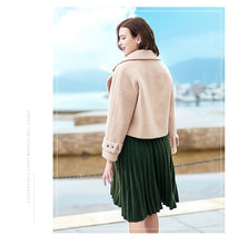 Load image into Gallery viewer, 2018 Winter New Women's Wear Aerbaqia Short Hair coat 97077