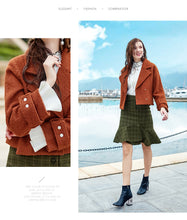Load image into Gallery viewer, 2018 Winter New Women's Wear Aerbaqia Short Hair coat 97077
