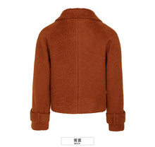 Load image into Gallery viewer, 2018 Winter New Women's Wear Aerbaqia Short Hair coat 97077