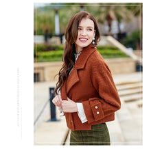 Load image into Gallery viewer, 2018 Winter New Women's Wear Aerbaqia Short Hair coat 97077