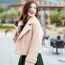 Load image into Gallery viewer, 2018 Winter New Women's Wear Aerbaqia Short Hair coat 97077