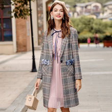 Load image into Gallery viewer, 2018 Autumn and Winter New brand women's wear lapel plaid wool coat temperament celebrity hair coat female 97103