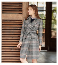Load image into Gallery viewer, Fall and Winter 2009 New High-quality Women's Clothes with Turn-over Collar, Double-row Button Checker Overcoat, Famous Wool Wool Cloth Overcoat 97120
