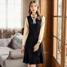 Load image into Gallery viewer, 2018 Autumn and Winter New Boutique Women's Wear Sleeveless Stripes Single Buckle Bottom Skirt Light Cooked Thin Dress 63028