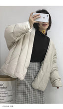 Load image into Gallery viewer, [clearing the warehouse and killing 228 yuan without refund or replacement] 90% of women in short loose down jacket, white down jacket, 2988