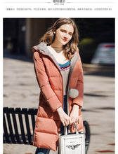 Load image into Gallery viewer, [ Journal of the Philippines] 2018 Winter new women's thickening warm jacket White Eider Lady with cap down jacket 97132