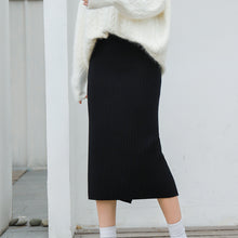 Load image into Gallery viewer, [Clearing the warehouse and killing 56 yuan per second without refund or exchange] Button skirt knitted half-length half-length half-length one-step skirt 666