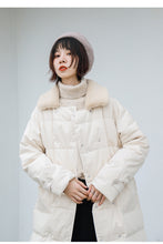 Load image into Gallery viewer, [Clearance Seconds Kill 286 Yuan, No Refund, No Exchange] Spliced Wool Neck Down Jacket Female White Duck Down Medium Long Jacket 3019