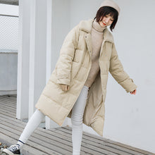 Load image into Gallery viewer, [Clearance Seconds Kill 286 Yuan, No Refund, No Exchange] Spliced Wool Neck Down Jacket Female White Duck Down Medium Long Jacket 3019