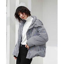Load image into Gallery viewer, "Clearance seconds kill 228 yuan without refund or change" 2018 winter hooded bread grid down jacket 3005 women
