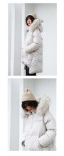 Load image into Gallery viewer, [Clearing the warehouse, killing 366 yuan, no refund, no change] Loose medium-long cap, real wool collar, cotton jacket 3010