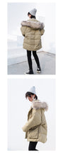 Load image into Gallery viewer, [Clearance Seconds Kill 266 Yuan, No Refund, No Exchange] Fox Wool Collar Loose White Duck Down Jacket Female 3029