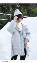 Load image into Gallery viewer, [Clearing the storehouse and killing 256 yuan per second without refund or replacement] Female Big Fox Down Garment with Fur Collar and Cap Jacket 3030