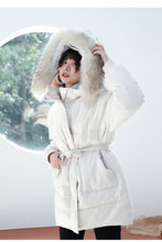 Load image into Gallery viewer, [Clearing the storehouse and killing 256 yuan per second without refund or replacement] Female Big Fox Down Garment with Fur Collar and Cap Jacket 3030