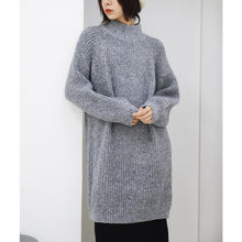 Load image into Gallery viewer, "Clearance seconds kill 86 yuan does not return and does not change" in the long knit base shirt female half turtle neck loose 8910