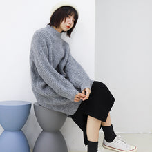 Load image into Gallery viewer, "Clearance seconds kill 86 yuan does not return and does not change" in the long knit base shirt female half turtle neck loose 8910