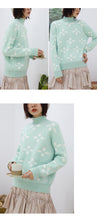 Load image into Gallery viewer, Autumn and winter Korean crew neck macaroon small fresh ins snowflake sweater female pullover long sleeve loose knit 5172