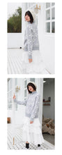 Load image into Gallery viewer, Autumn and winter Korean crew neck macaroon small fresh ins snowflake sweater female pullover long sleeve loose knit 5172
