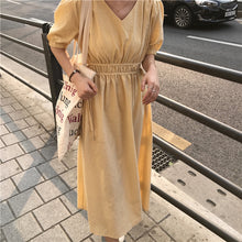 Load image into Gallery viewer, New women's dress of 2019 V-neck, short sleeve, plaid, retro foam sleeve, loose waist tie dress