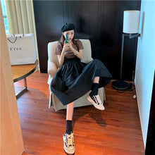 Load image into Gallery viewer, 2009 New Korean Version Loose Design Sense Slip Skirt Half-length Skirt + 100 Sets of Simple Card T-shirt 9923