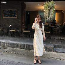 Load image into Gallery viewer, 2019 new retro wave printing high waist lace chiffon dress temperament V neck short sleeve slim dress